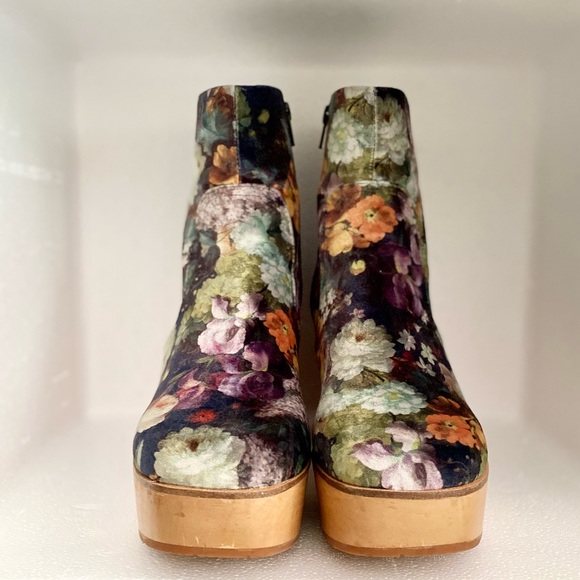 Charlotte Stone Paz Boot in Velvet Floral 2022 SOLD OUT - Picture 2 of 8